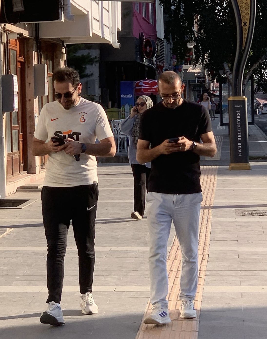 Çağımızın Hastalığı: Telefon Bağımlılığı Alarm Veriyor!